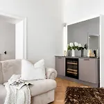 Palace Apartment *