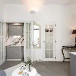 Palace Apartment *