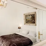 Apartment Palace *