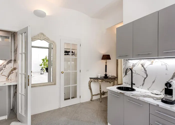 Palace * Λιουμπλιάνα